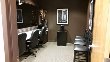 Accommodating viewing room