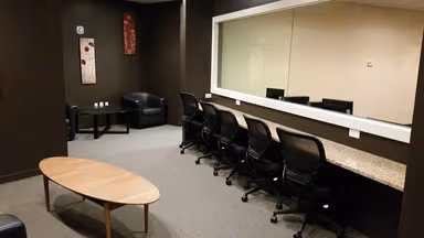 Accommodating viewing room